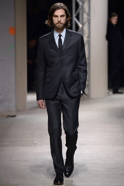 Look 11